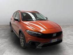 Arancione Usata 2021 Fiat Tipo Cross Tre volumi | 14.900 € (Buon prezzo)