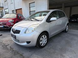 Argento Usata 2007 Toyota Yaris Due volumi | 2900 € (Buon prezzo)