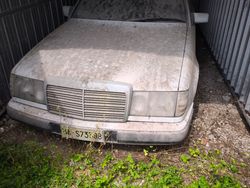 Bianco Usata 1989 Mercedes E200 Tre volumi | 3000 €