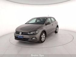 Grigio metallizzato Usata 2019 VW Polo Comfortline Tre volumi | 12.500 € (Ottimo prezzo)