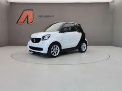 Bianco / nero Usata 2017 Smart ForTwo Cabrio Passion Cabrio | 14.290 € (Buon prezzo)