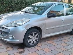 Usata 2011 Peugeot 206 Tre volumi | 2100 € (Buon prezzo)