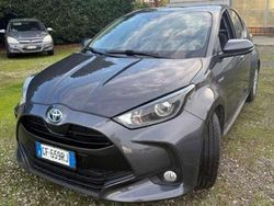 Grigio Usata 2021 Toyota Yaris Hybrid Business Edition Tre volumi | 16.900 € (Buon prezzo)
