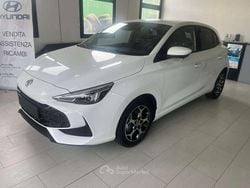 Giallo alba Nuova 2025 MG MG3 Due volumi | 13.800 € (Ottimo prezzo)