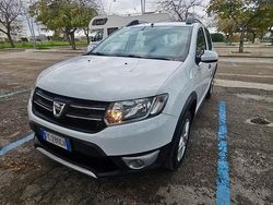 Bianco Usata 2016 Dacia Sandero Ambiance Tre volumi | 5500 € (Buon prezzo)