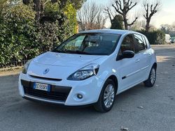 Bianco Usata 2010 Renault Clio II Dynamique Tre volumi | 3800 € (Buon prezzo)