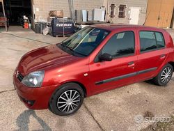 Rosso Usata 2008 Renault Clio II Due volumi | 2400 €