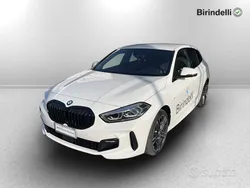 Alpin white pastello Usata 2024 BMW 118 M Sport Due volumi | 33.500 € (Buon prezzo)