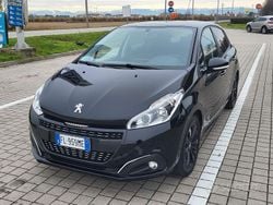 Nero Usata 2018 Peugeot 208 Active Due volumi | 8700 € (Buon prezzo)
