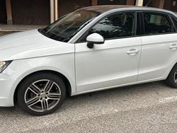 Bianco Usata 2013 Audi A1 Sportback Attraction Due volumi | 7000 € (Buon prezzo)