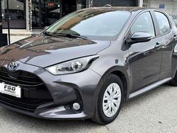 Grigio Usata 2020 Toyota Yaris Hybrid Lounge Tre volumi | 17.000 € (Buon prezzo)