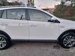 Bianco Usata 2017 Toyota RAV4 Hybrid SUV | 16.500 €