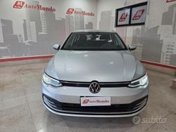 Argento Usata 2023 VW Golf VIII Style Tre volumi | 22.500 € (Buon prezzo)