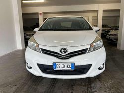 Bianco Usata 2013 Toyota Yaris Style Tre volumi | 4500 € (Buon prezzo)