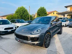 Grigio(met.) Usata 2015 Porsche Cayenne SUV | 25.000 € (Super prezzo)