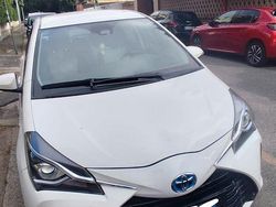 Bianco Usata 2019 Toyota Yaris Hybrid Due volumi | 12.500 €