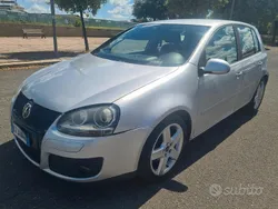 Argento Usata 2005 VW Golf IV Comfortline Tre volumi | 2800 € (Buon prezzo)