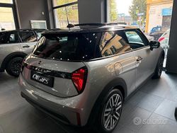 Argento Usata 2024 Mini Cooper Classic Due volumi | 29.901 € (Cara)