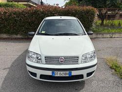 Bianco Usata 2009 Fiat Punto Active Due volumi | 3100 € (Buon prezzo)
