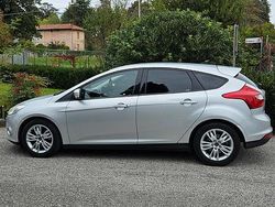 Grigio Usata 2011 Ford Focus Tre volumi | 4200 € (Cara)