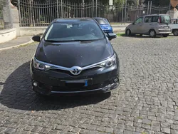 Nero Usata 2017 Toyota Auris Hybrid Business Edition Tre volumi | 11.000 € (Buon prezzo)