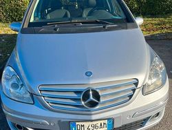 Grigio Usata 2008 Mercedes B180 Monovolume | 3500 € (Buon prezzo)