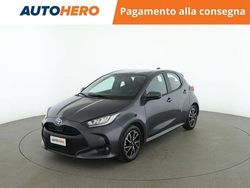 Grigio Usata 2023 Toyota Yaris Hybrid Trend Tre volumi | 19.399 € (Buon prezzo)