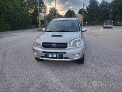Usata 2005 Toyota RAV4 SUV | 2600 € (Ottimo prezzo)