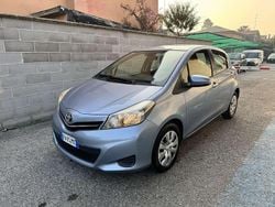 Blu/azzurro Usata 2012 Toyota Yaris Lounge Tre volumi | 5900 € (Cara)