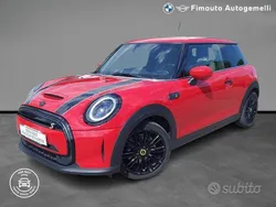 Rosso / metallizzato Usata 2023 Mini Cooper SE Classic Due volumi | 18.900 € (Buon prezzo)