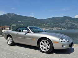 Argento Usata 1999 Jaguar XK8 Cabrio | 29.900 € (Molto cara)