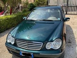 Usata 2006 Mercedes C220 Elegance Tre volumi | 4500 € (Buon prezzo)