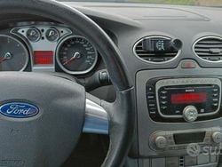 Grigio Usata 2010 Ford Focus Titanium Tre volumi | 3000 € (Buon prezzo)