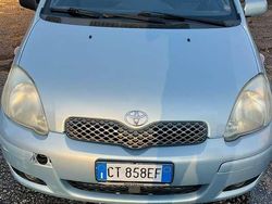 Usata 2005 Toyota Yaris Tre volumi | 1300 € (Ottimo prezzo)