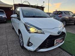 Bianco Usata 2017 Toyota Yaris Hybrid Active Tre volumi | 10.300 € (Buon prezzo)