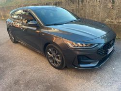 Grigio Usata 2022 Ford Focus Tre volumi | 23.900 € (Molto cara)