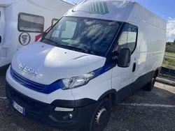 Bianco Usata 2018 Iveco Daily Tre volumi | 17.500 € (Buon prezzo)