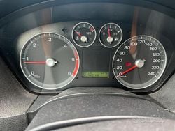 Grigio Usata 2005 Ford Focus Tre volumi | 1500 € (Buon prezzo)