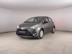 Grigio Usata 2018 Toyota Yaris Hybrid Active Tre volumi | 11.500 € (Buon prezzo)