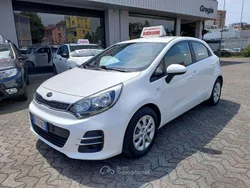 Bianco Usata 2016 Kia Rio 2 Tre volumi | 9200 € (Buon prezzo)