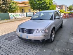 Usata 2001 VW Passat Tre volumi | 1200 € (Cara)