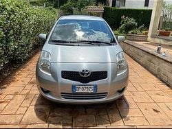 Grigio Usata 2008 Toyota Yaris Sol Tre volumi | 3000 € (Buon prezzo)