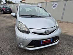Argento Usata 2013 Toyota Aygo Due volumi | 5490 € (Buon prezzo)