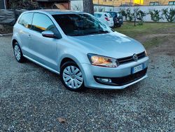 Argento Usata 2010 VW Polo Comfortline Tre volumi | 3800 € (Buon prezzo)