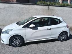 Bianco Usata 2012 Peugeot 208 Due volumi | 3500 € (Ottimo prezzo)
