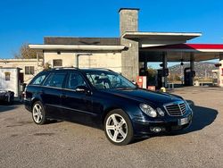 Blu Usata 2006 Mercedes E350 Avantgarde Station wagon | 6300 €