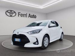 Super white Usata 2023 Toyota Yaris Active Tre volumi | 14.400 € (Buon prezzo)