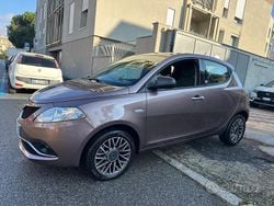 Viola Usata 2016 Lancia Ypsilon Gold Due volumi | 7900 € (Ottimo prezzo)