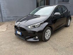 Nero Usata 2022 Toyota Yaris Hybrid Business Edition Tre volumi | 15.900 € (Ottimo prezzo)