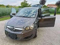 Grigio Usata 2011 Opel Zafira Cosmo Monovolume | 6000 € (Buon prezzo)
